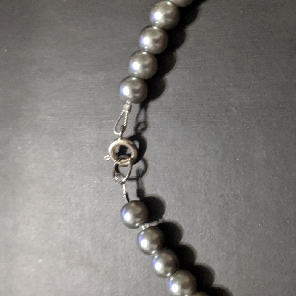 Grey Faux Pearl and Hematite Gemstone Spear Statement Bib Necklace - Picture 3 of 3